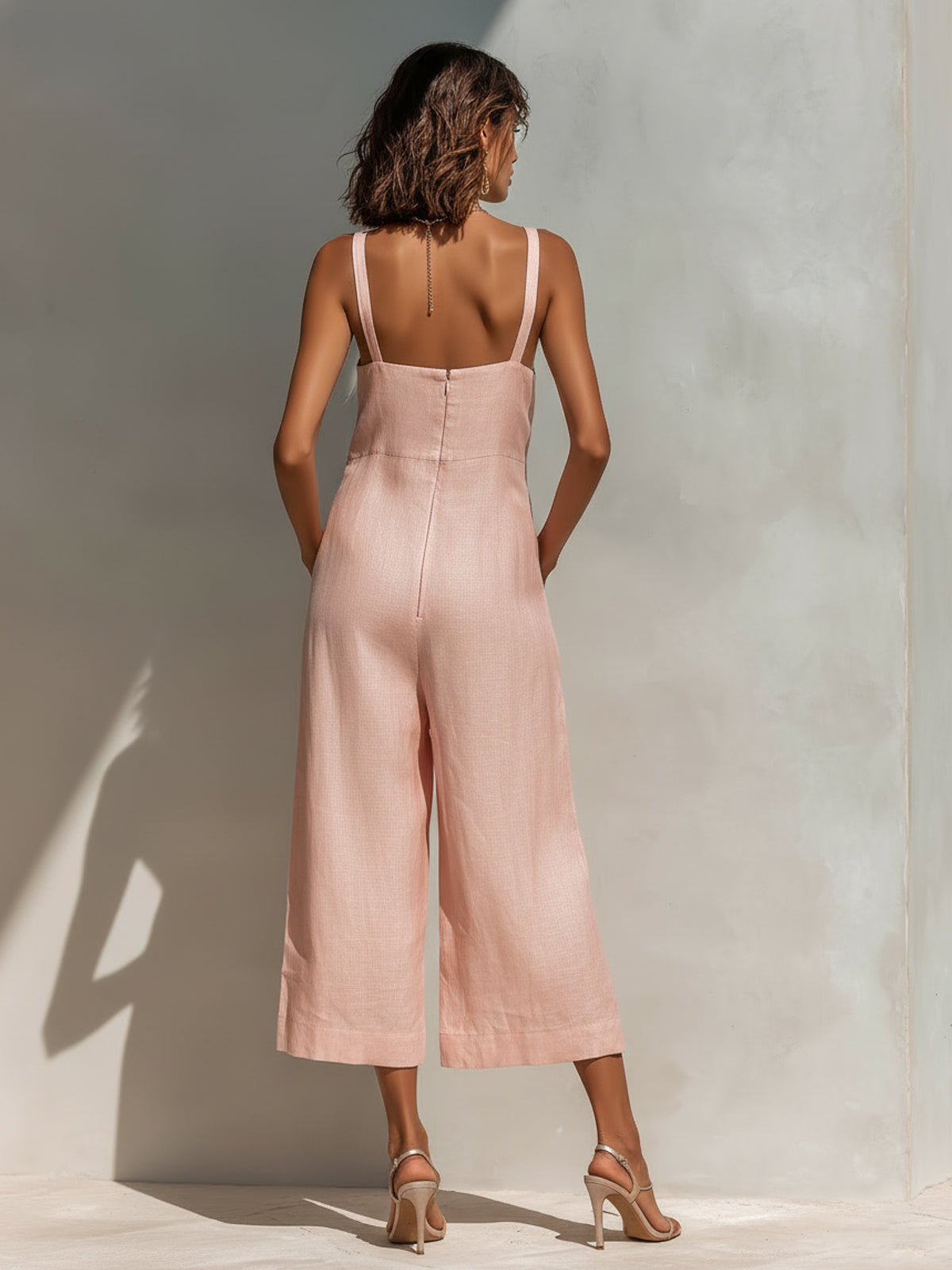 Pilar | Mono elegante con tirantes finos y pernera ancha